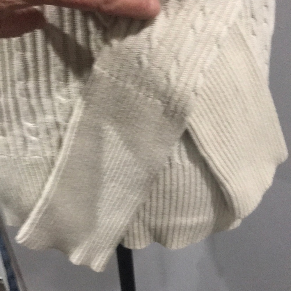A super cute classic sweater!! - Picture 3 of 4